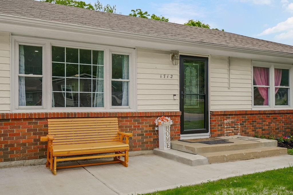 1712 Russell Road — photo 3
