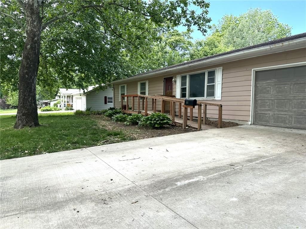 1618 E Glenn Drive — photo 3