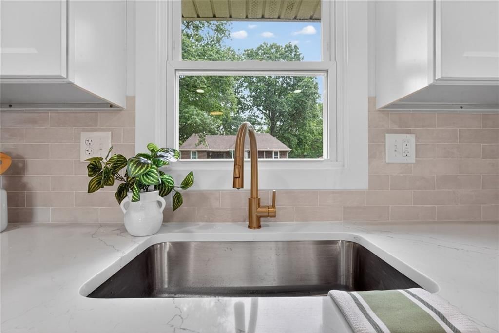 608 SW Montgomery Street — photo 14