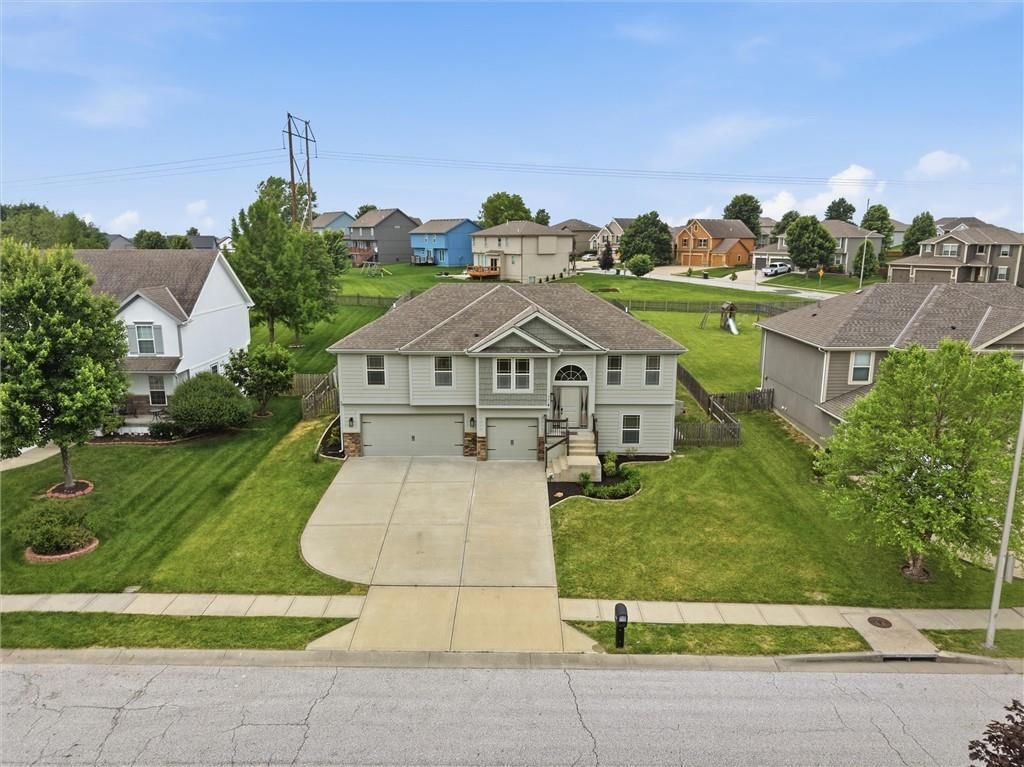 11208 N Manchester Avenue — photo 2