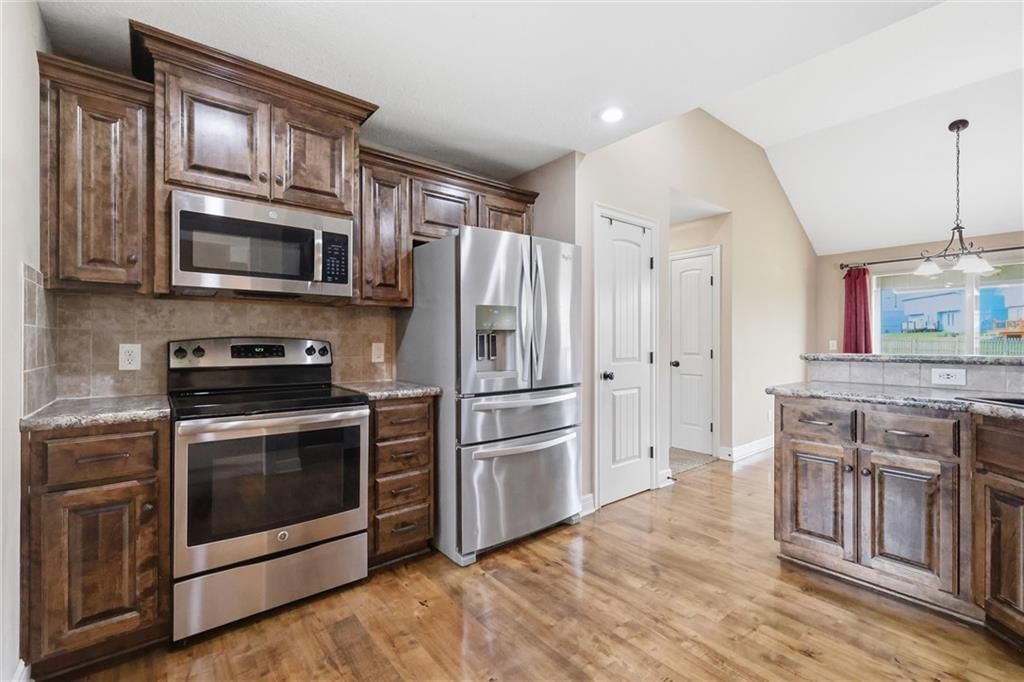 11208 N Manchester Avenue — photo 12