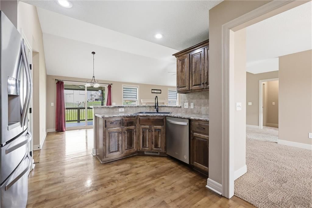 11208 N Manchester Avenue — photo 13
