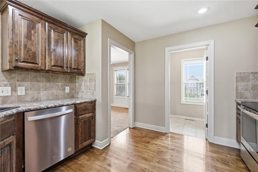 11208 N Manchester Avenue — photo 15