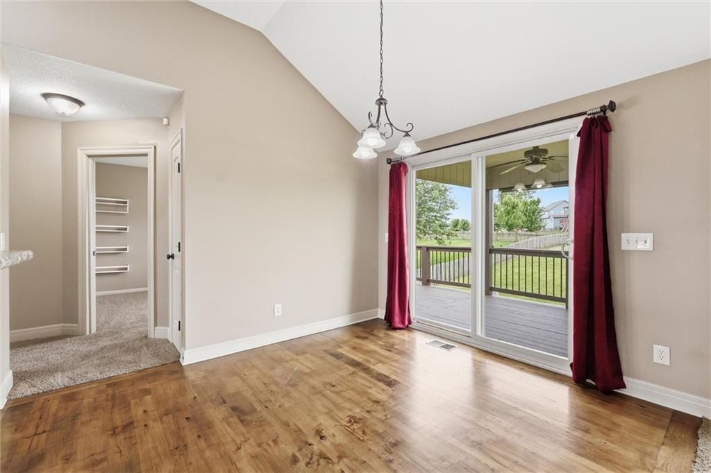 11208 N Manchester Avenue — photo 19