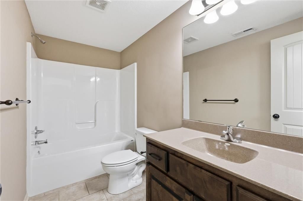 11208 N Manchester Avenue — photo 20
