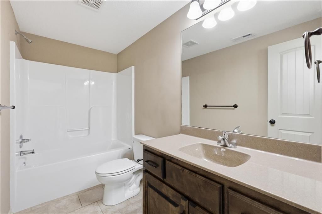 11208 N Manchester Avenue — photo 38