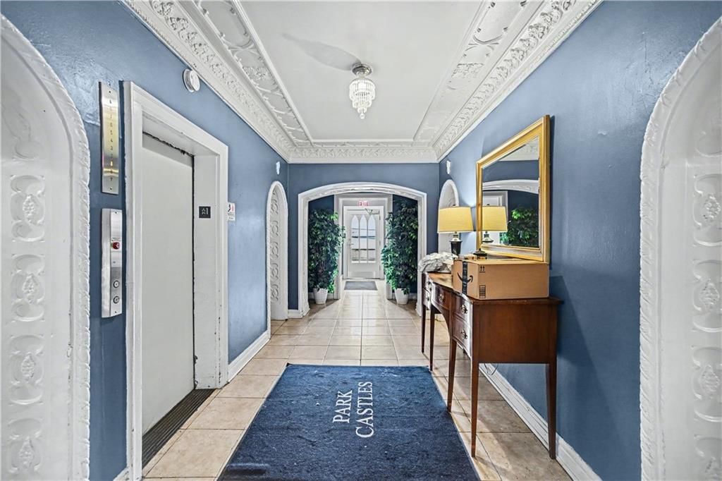 311 E Emanuel Cleaver Boulevard — photo 3