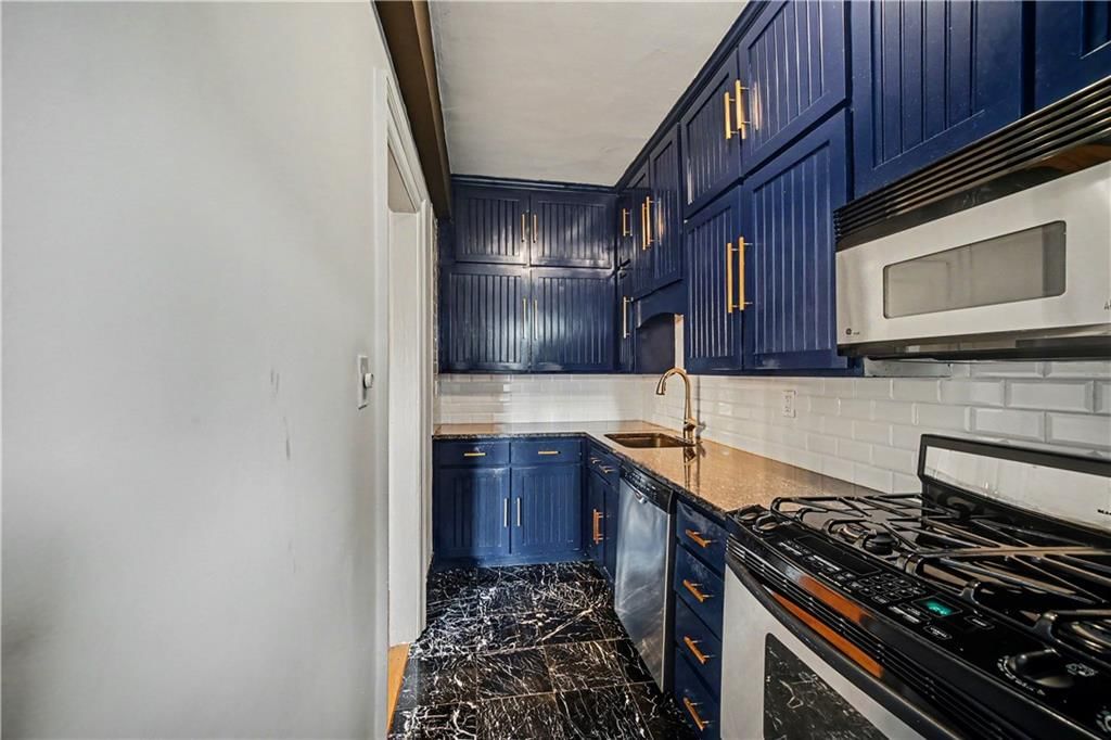 311 E Emanuel Cleaver Boulevard — photo 10