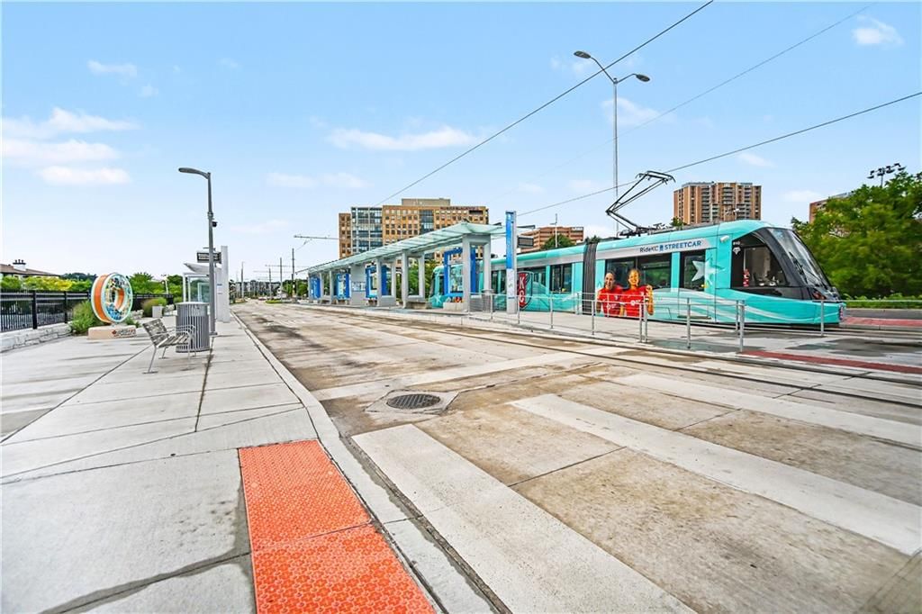 311 E Emanuel Cleaver Boulevard — photo 18