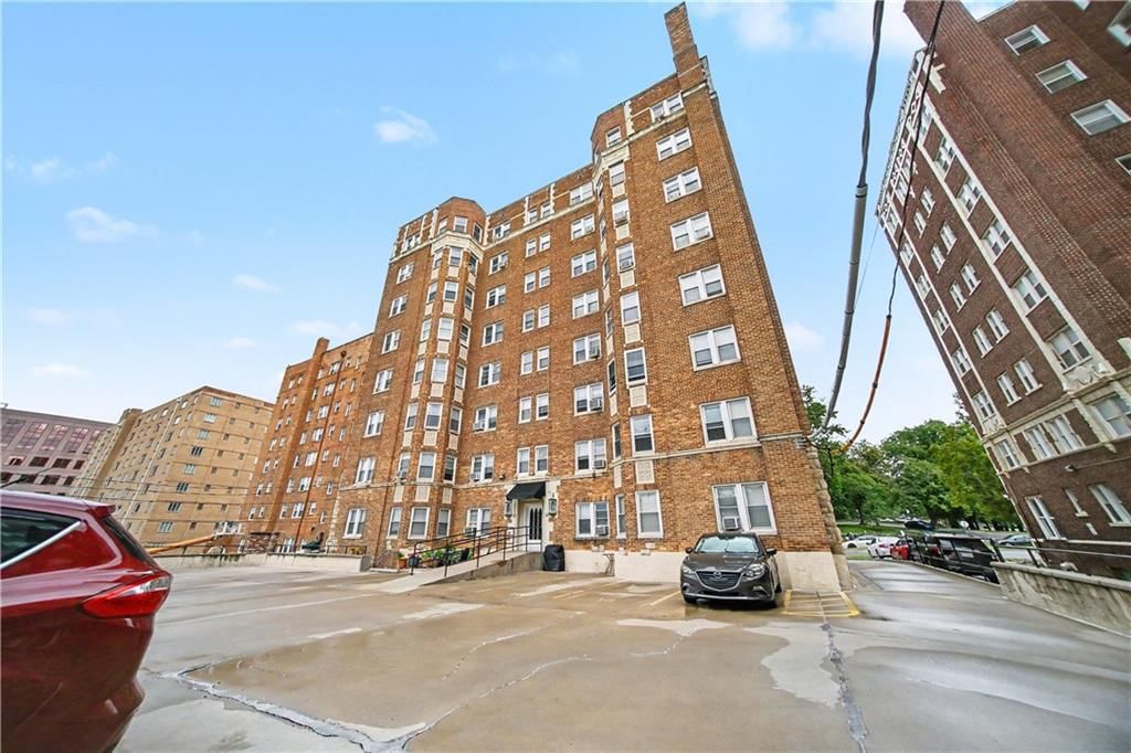 311 E Emanuel Cleaver Boulevard — photo 20