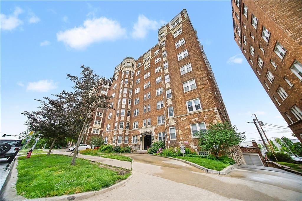 311 E Emanuel Cleaver Boulevard — photo 22