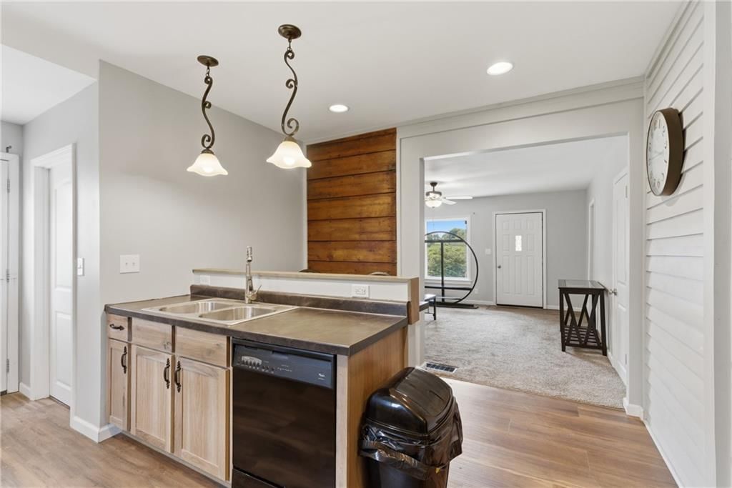 932 Dakota Street — photo 11