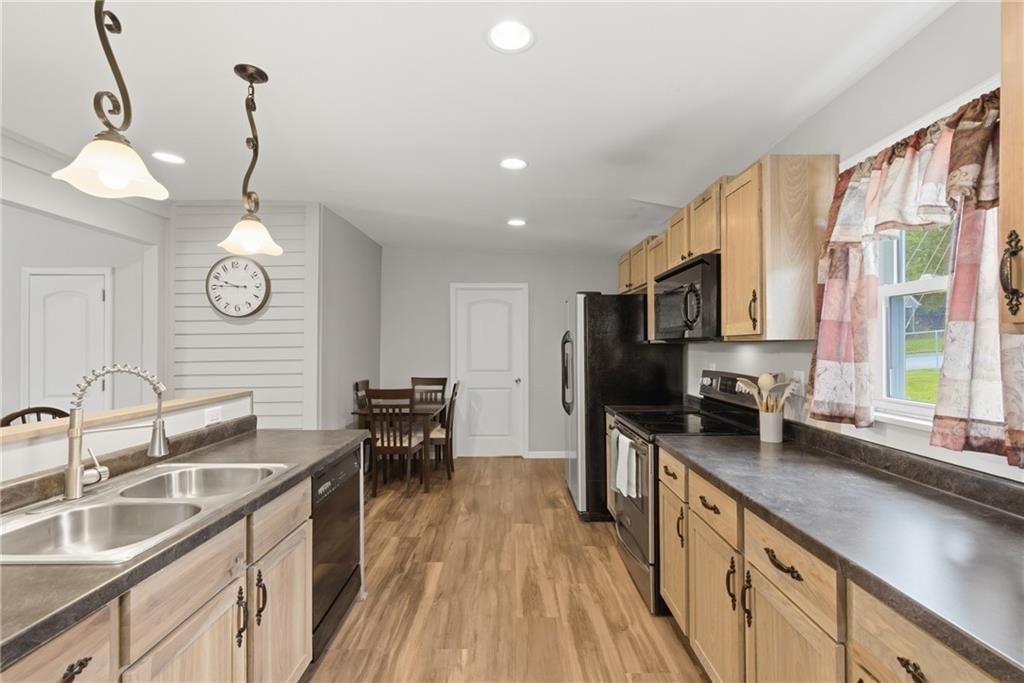 932 Dakota Street — photo 14