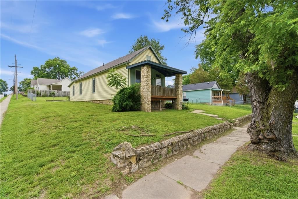 932 Dakota Street — photo 32