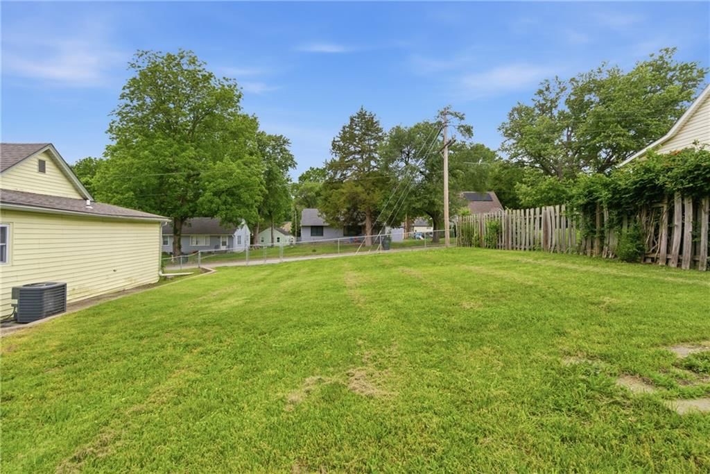 932 Dakota Street — photo 35