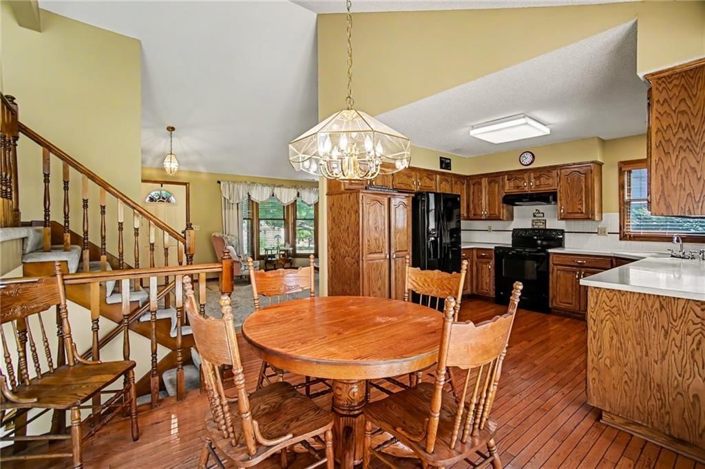 916 NW Heatherwood Drive — photo 8