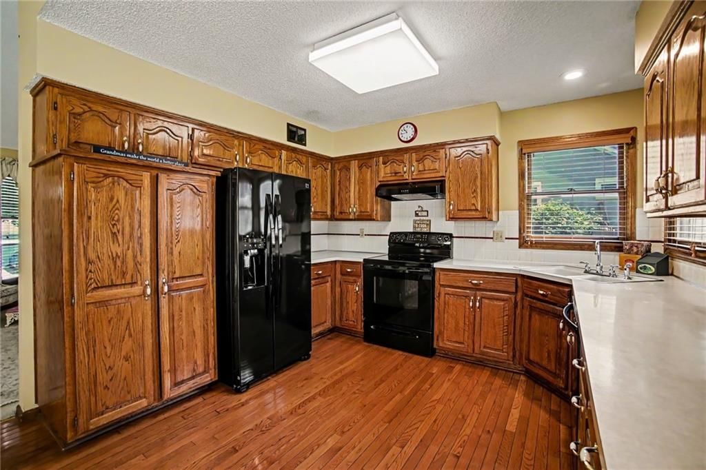 916 NW Heatherwood Drive — photo 11