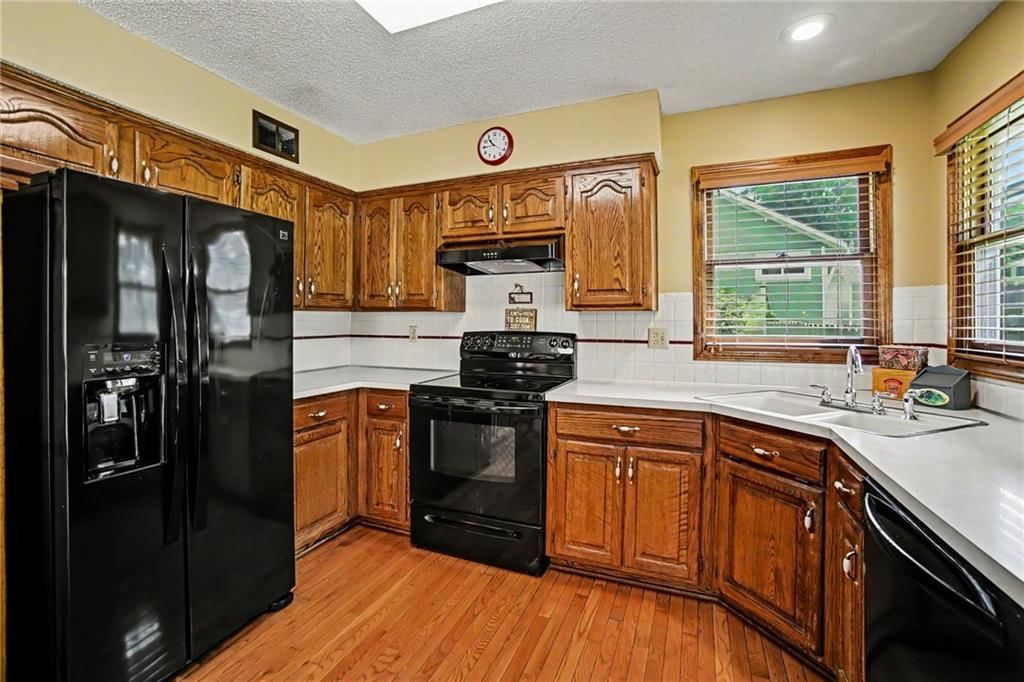 916 NW Heatherwood Drive — photo 12