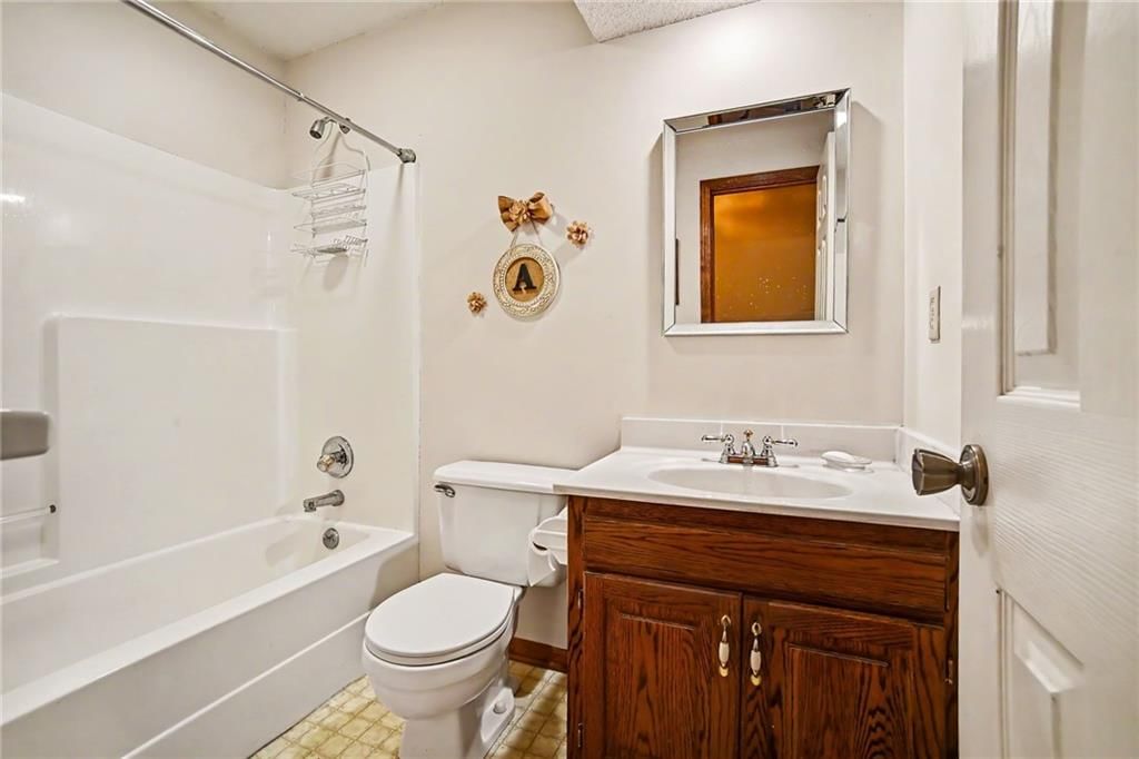 916 NW Heatherwood Drive — photo 15