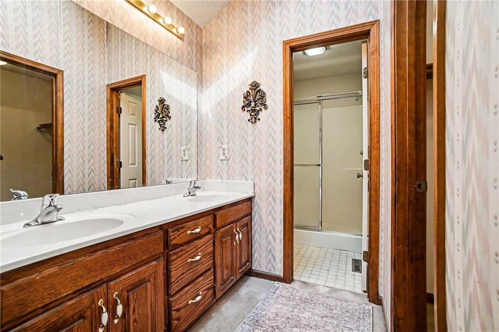 916 NW Heatherwood Drive — photo 16
