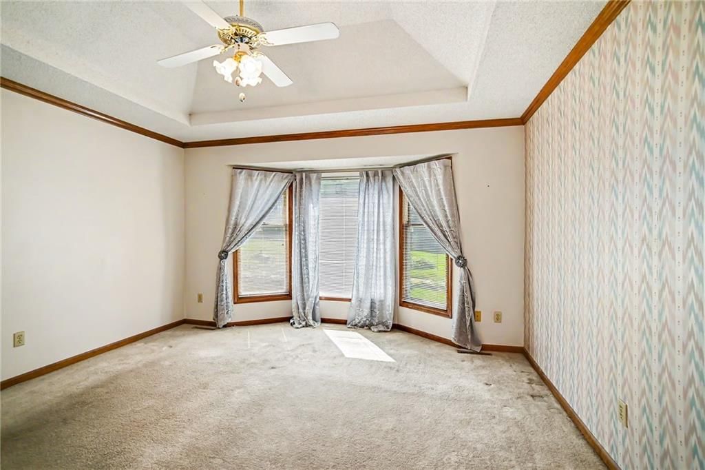 916 NW Heatherwood Drive — photo 17
