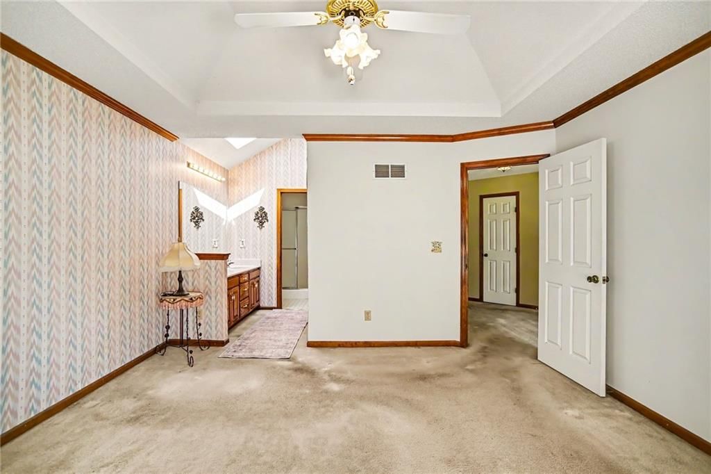 916 NW Heatherwood Drive — photo 18