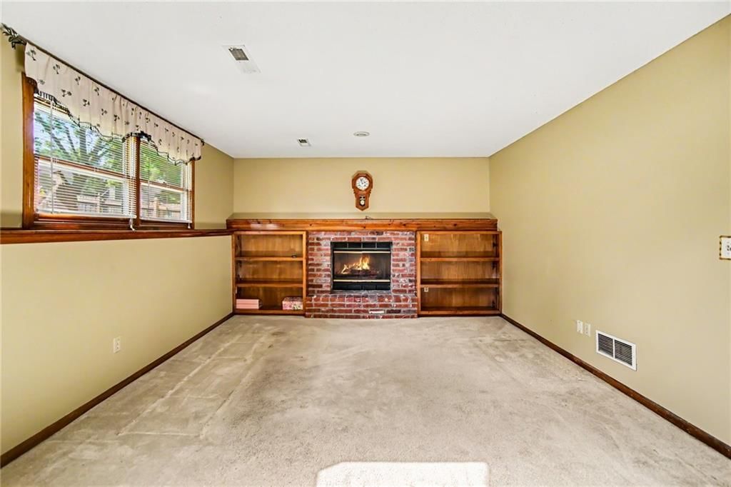 916 NW Heatherwood Drive — photo 20