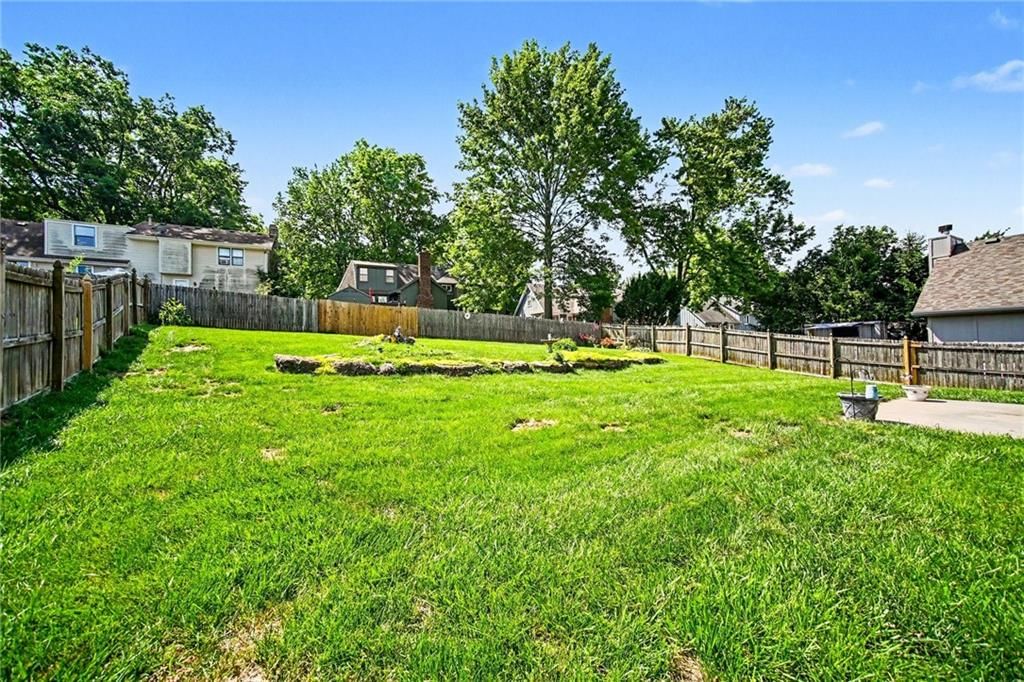 916 NW Heatherwood Drive — photo 23