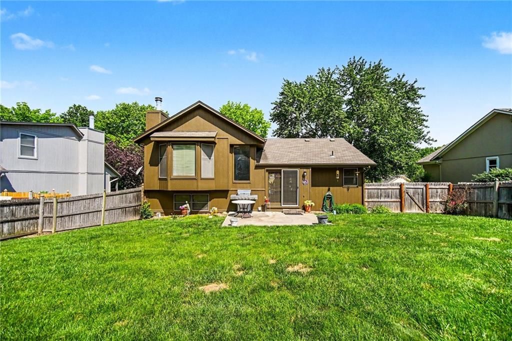916 NW Heatherwood Drive — photo 24