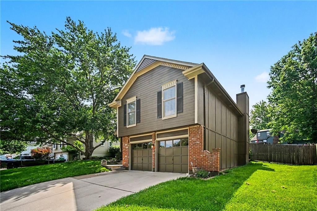 916 NW Heatherwood Drive — photo 27