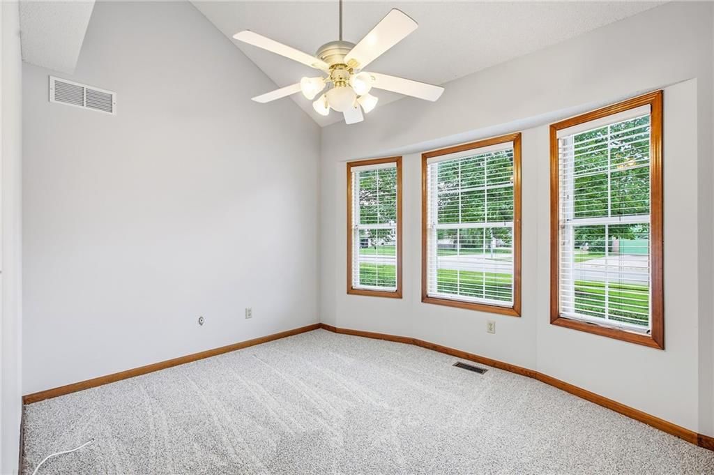 102 W Sierra Drive — photo 23