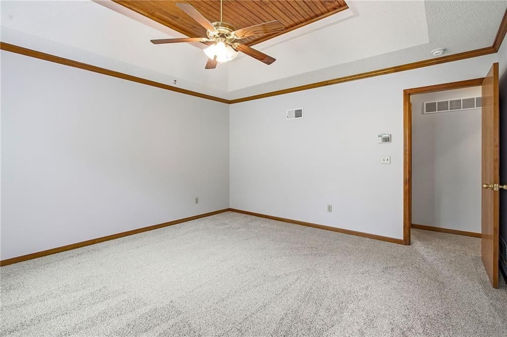 102 W Sierra Drive — photo 29
