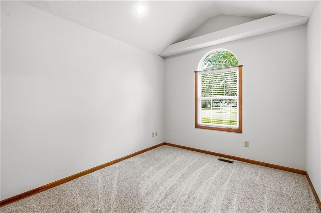 102 W Sierra Drive — photo 32
