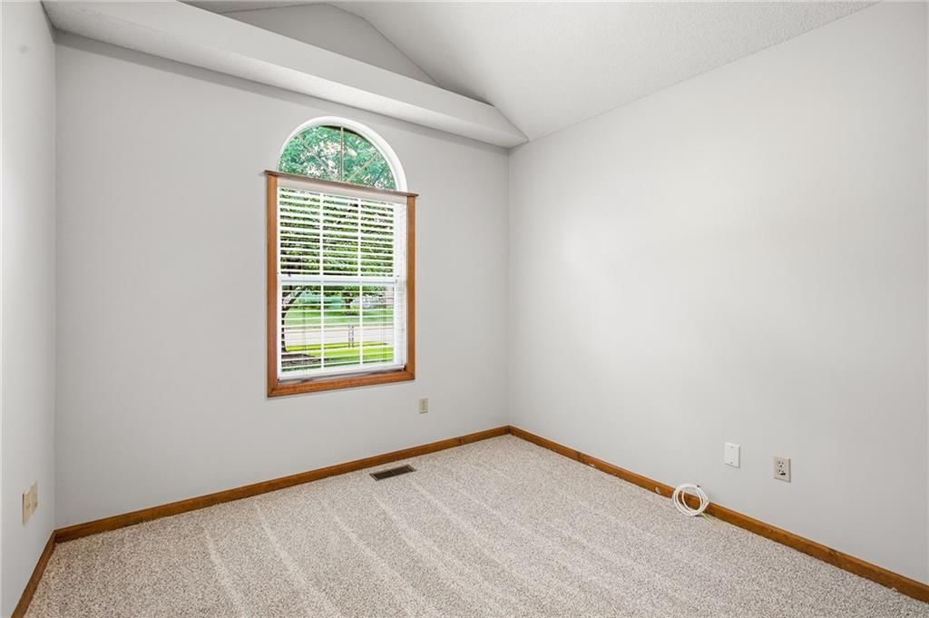 102 W Sierra Drive — photo 33
