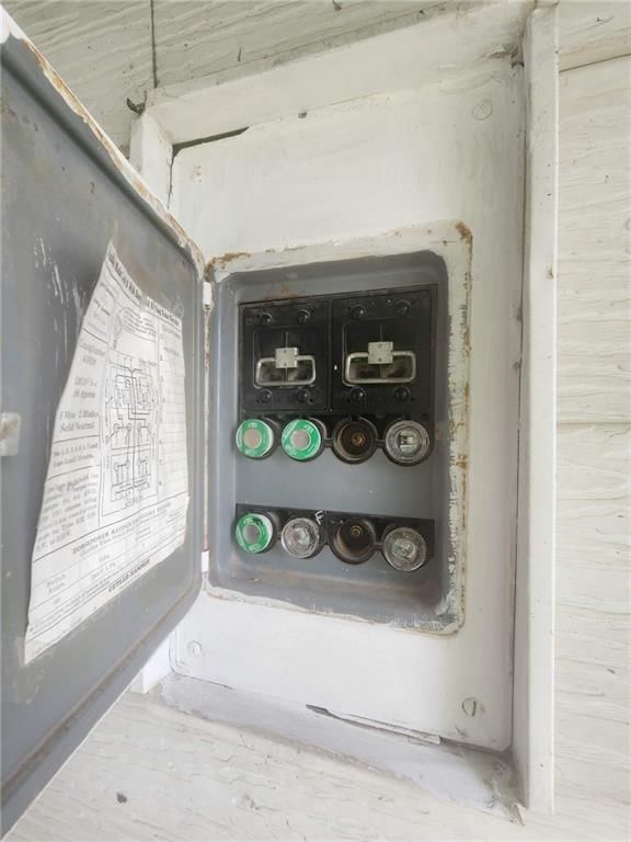 305 E Forest Street — photo 8
