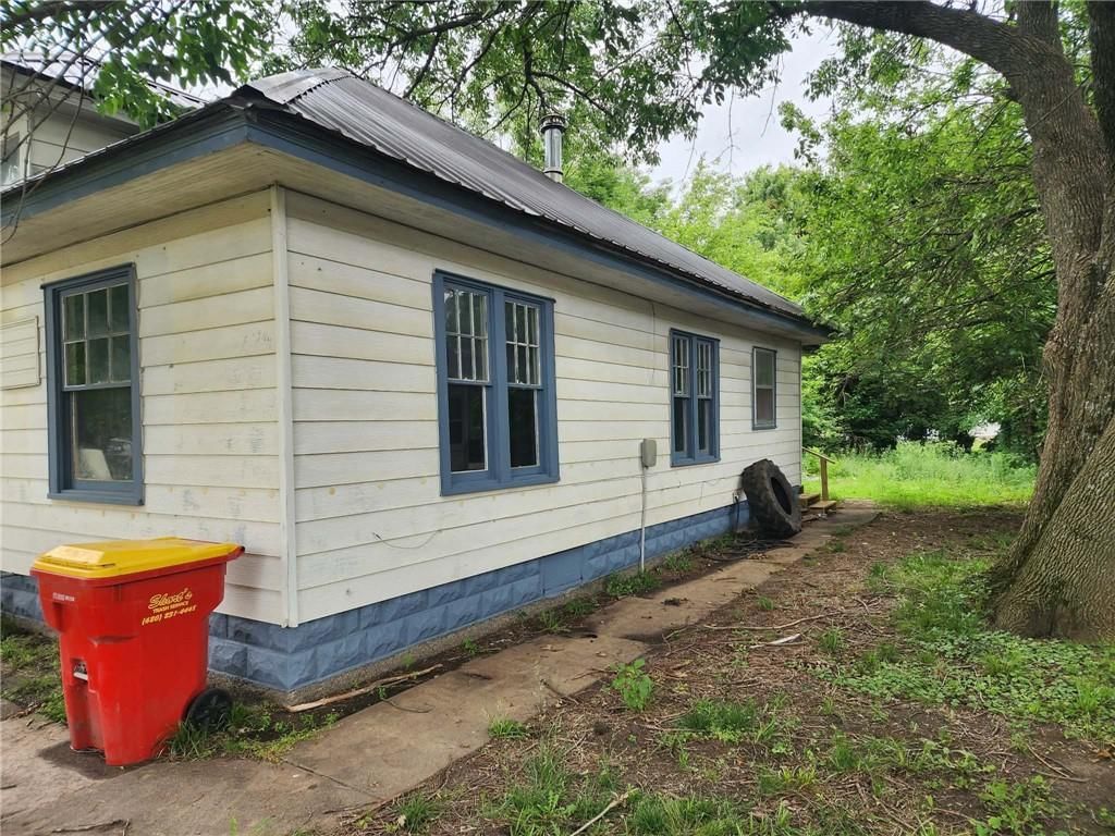 305 E Forest Street — photo 11