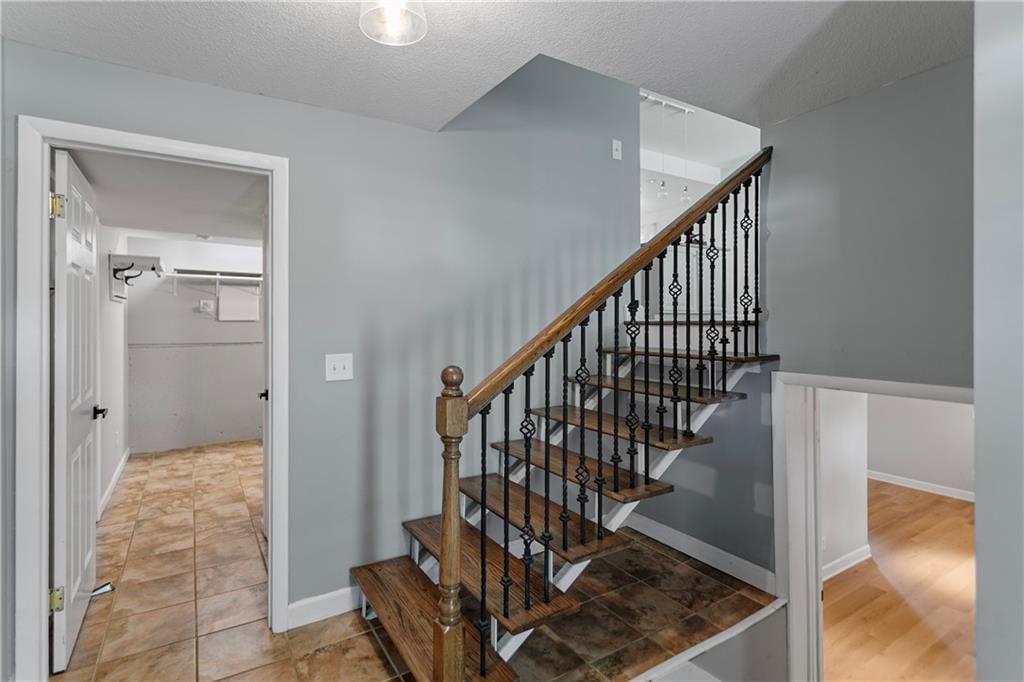 10600 BALES Avenue — photo 7