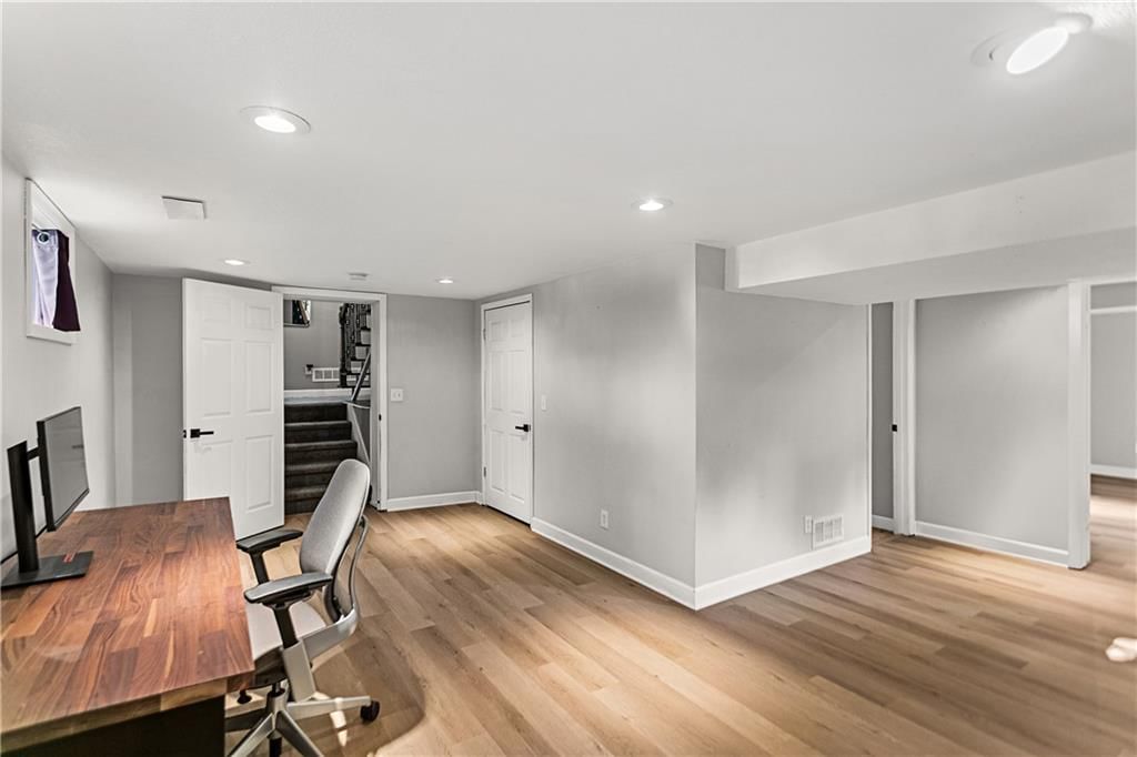 10600 BALES Avenue — photo 32