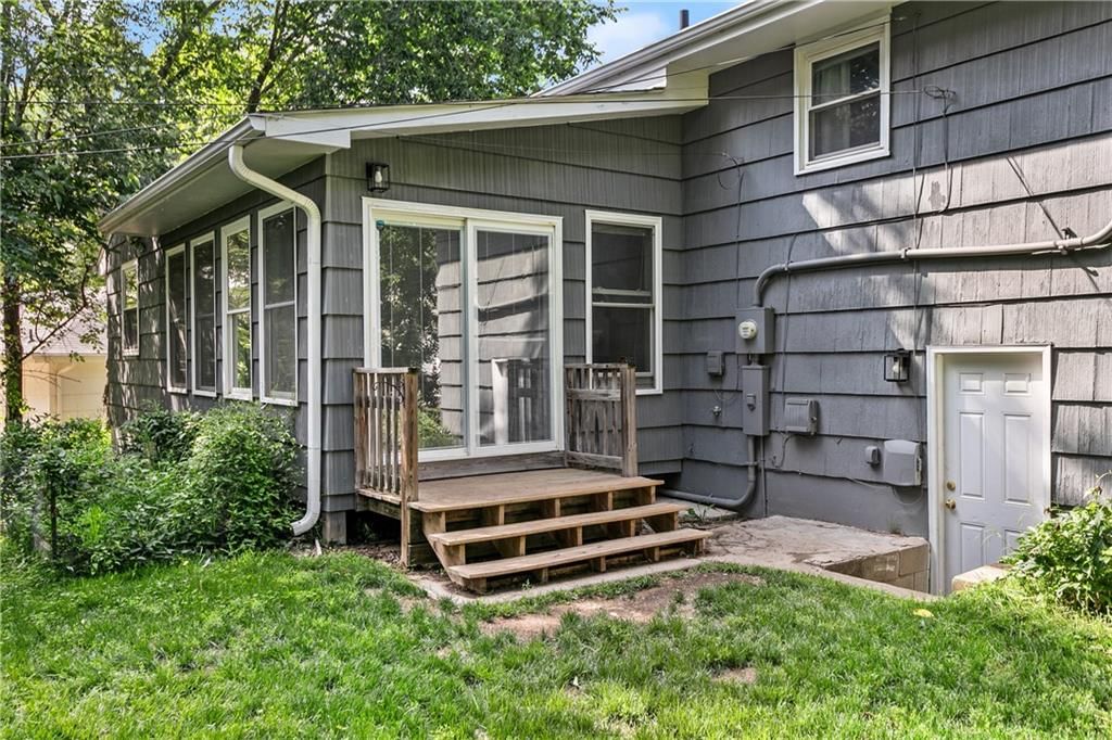 10600 BALES Avenue — photo 43