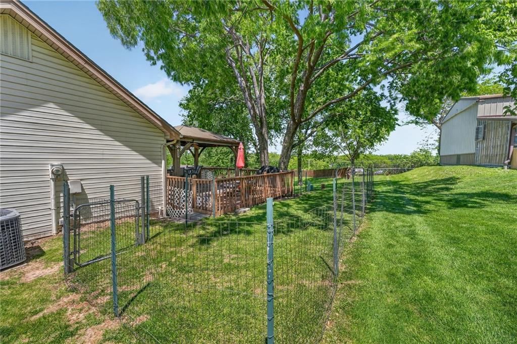8402 68th Street — photo 37