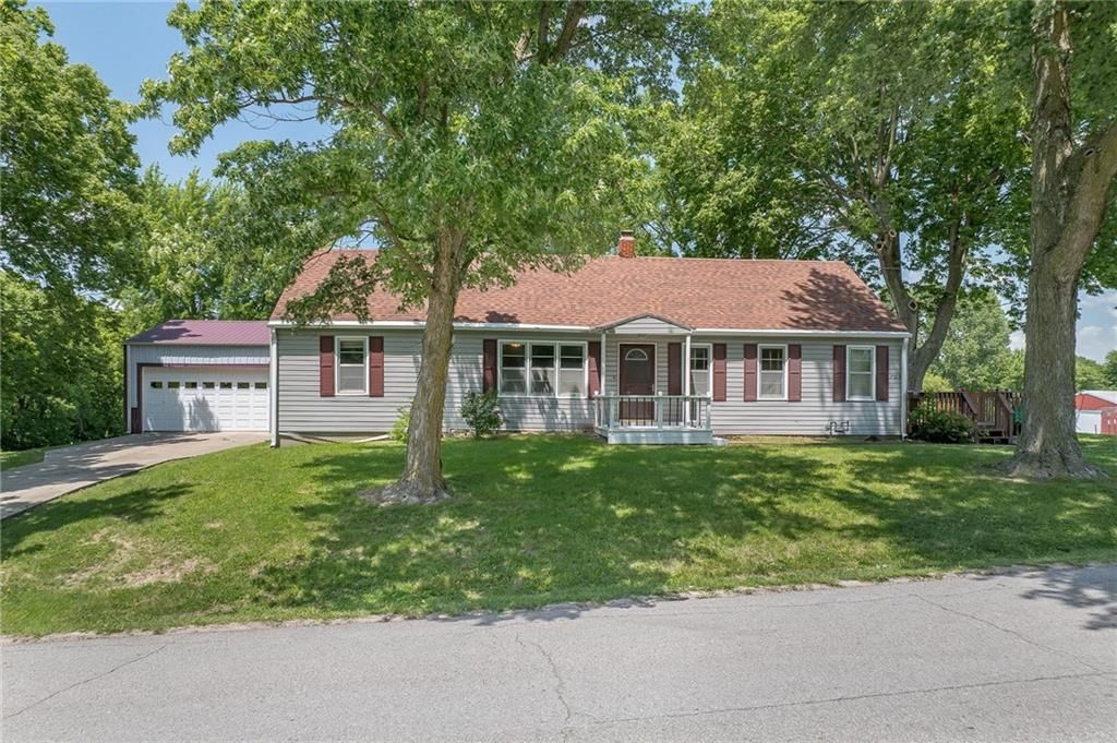 705 E Price Avenue, Savannah, MO