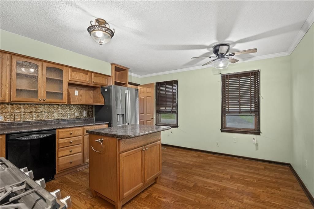 705 E Price Avenue — photo 16