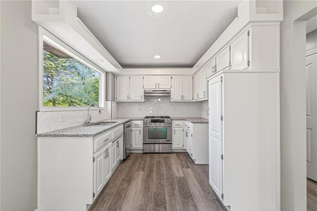 708 Autumn Drive — photo 12