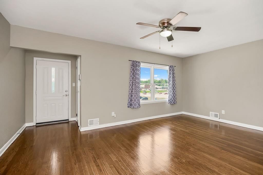 2620 NE 56th Terrace — photo 5