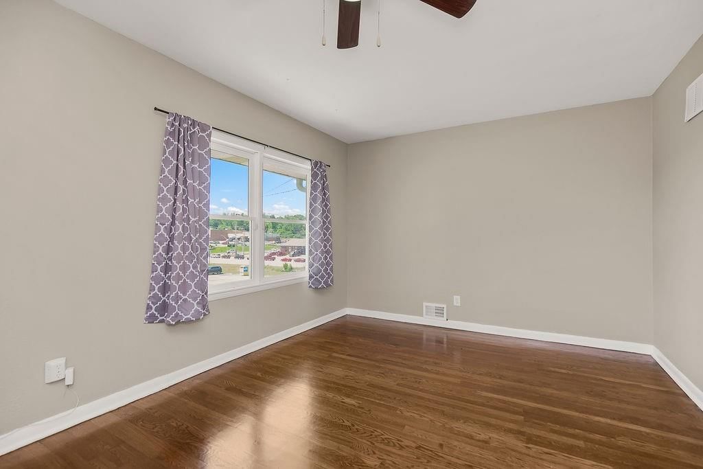 2620 NE 56th Terrace — photo 8