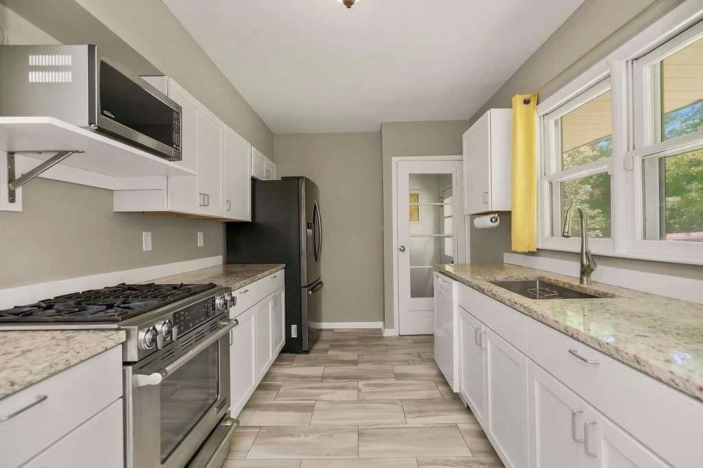2620 NE 56th Terrace — photo 9