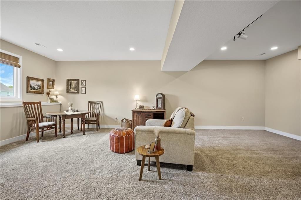 2216 Ashford Street — photo 25