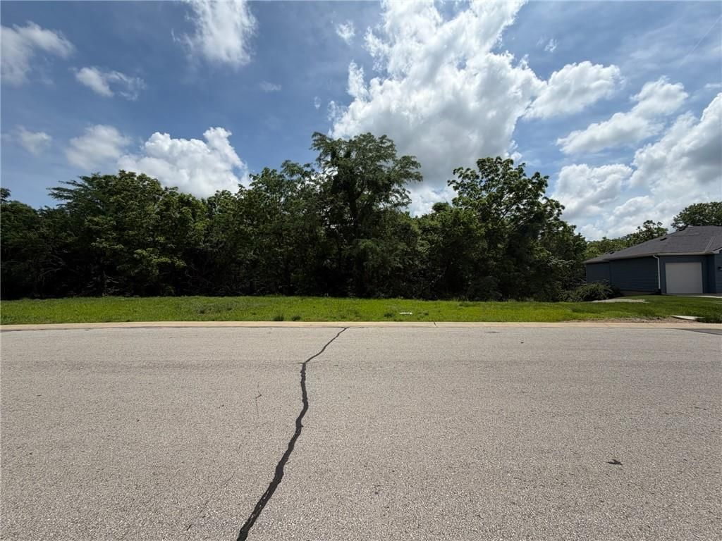 1225 Neil Drive — photo 3