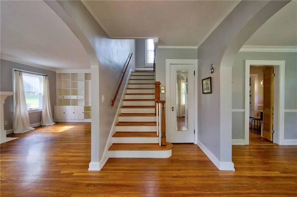 1033 W 71 Terrace — photo 4