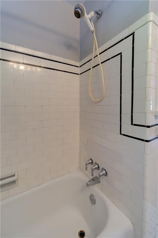 1033 W 71 Terrace — photo 31